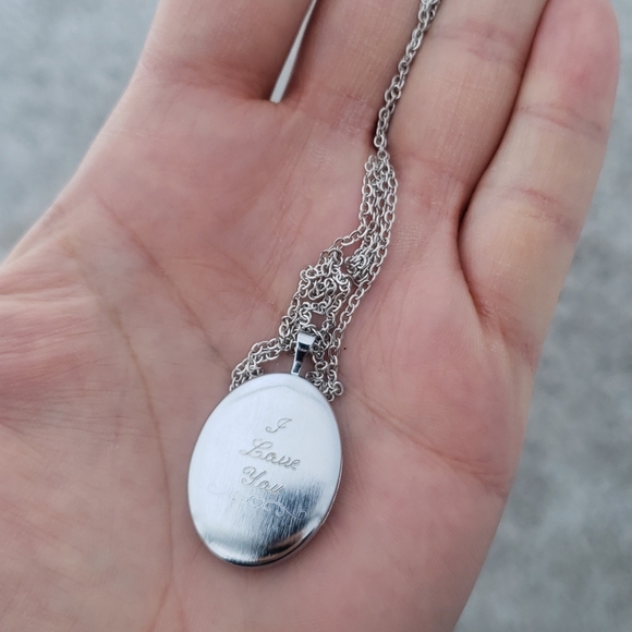 beautiful 925 locket engraved Victoria - Picture 2 of 3